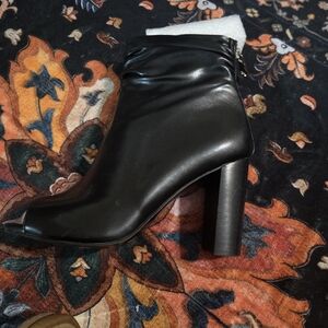 Source Unknown Sleek Black Heeled Boots